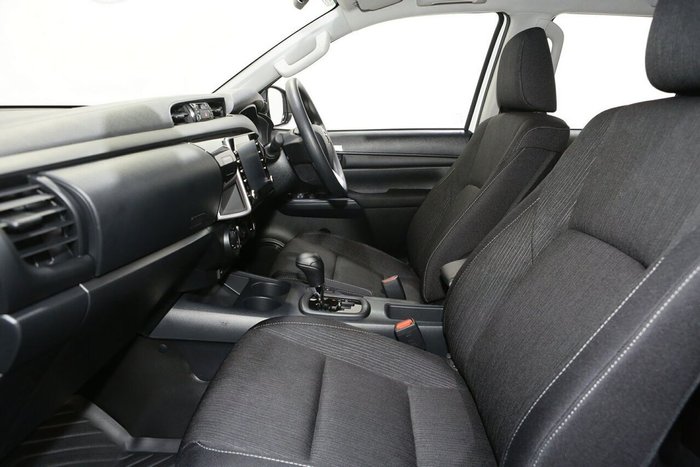 2025 Toyota Hilux SR