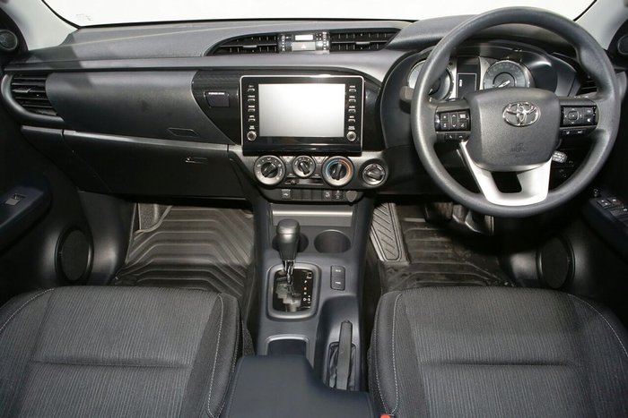 2025 Toyota Hilux SR