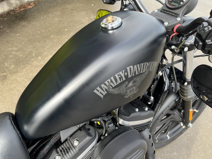 2016 HARLEY-DAVIDSON XL883 IRON 883 Black