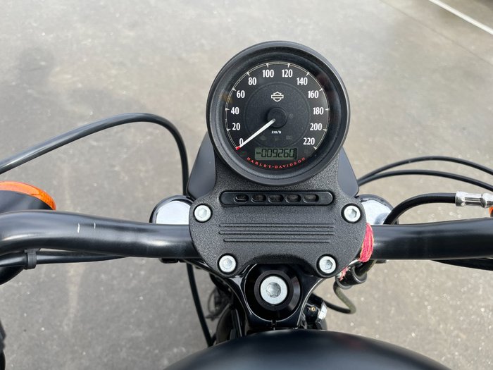 2016 HARLEY-DAVIDSON XL883 IRON 883 Black