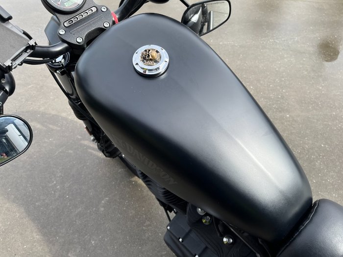 2016 HARLEY-DAVIDSON XL883 IRON 883 Black