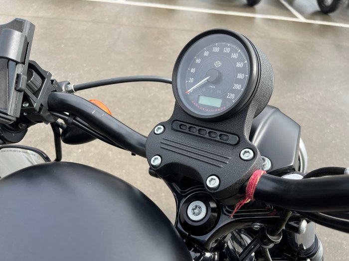 2016 HARLEY-DAVIDSON XL883 IRON 883 Black