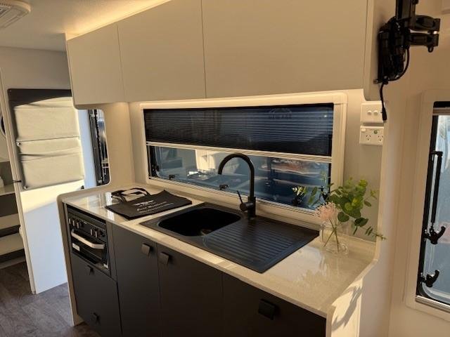 2024 New Age Caravans Manta Ray Mr18er Exp My24