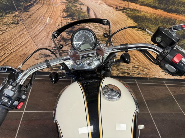 2018 Triumph SPEEDMASTER BLACK