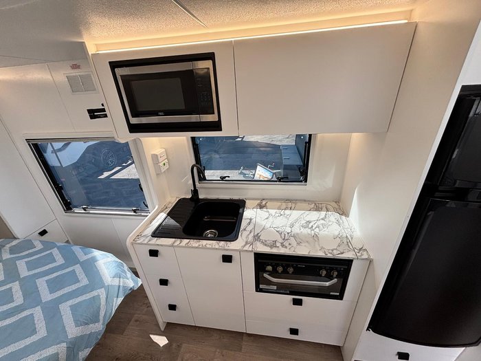 2025 New Age Caravans Manta Ray Mr16 Adventurer