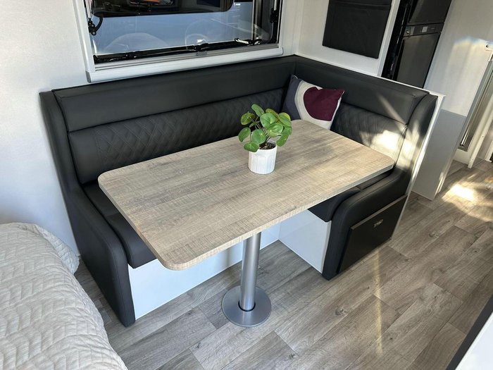 2025 Essential Caravans A Class F1-5 20'6