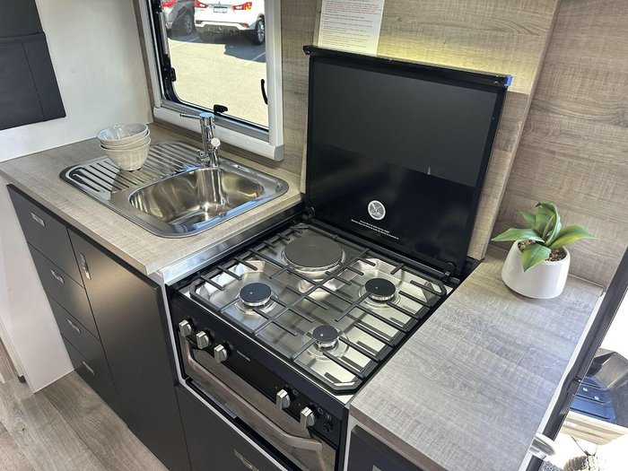 2025 Essential Caravans A Class F1-5 20'6