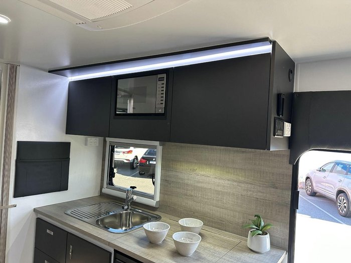 2025 Essential Caravans A Class F1-5 20'6