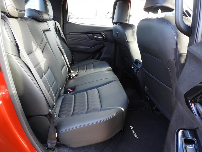 2025 Isuzu D-MAX BLADE