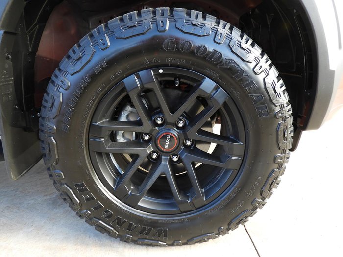 2025 Isuzu D-MAX BLADE