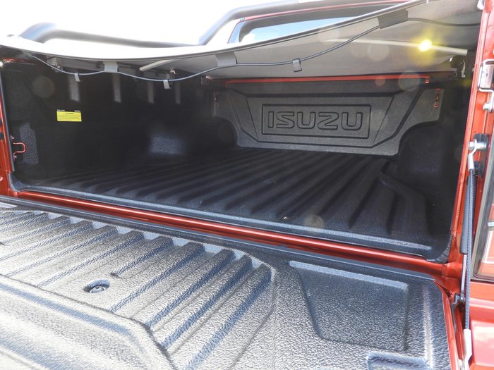 2025 Isuzu D-MAX BLADE