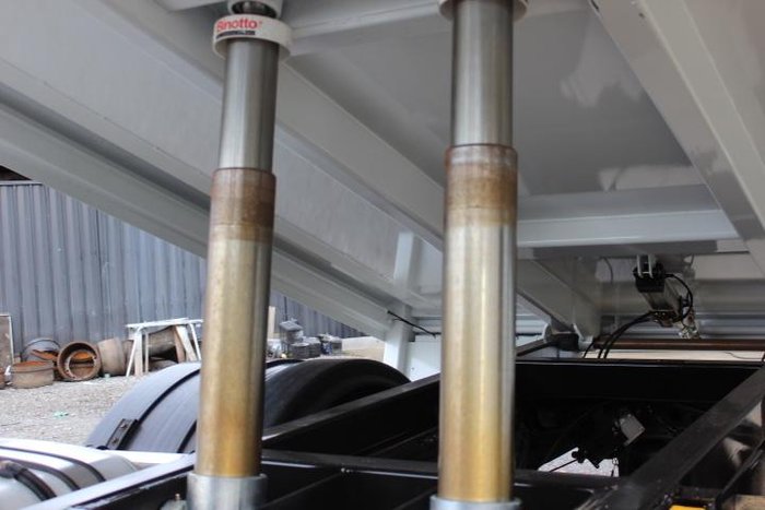 2013 Iveco Acco 2350G 280 WHITE