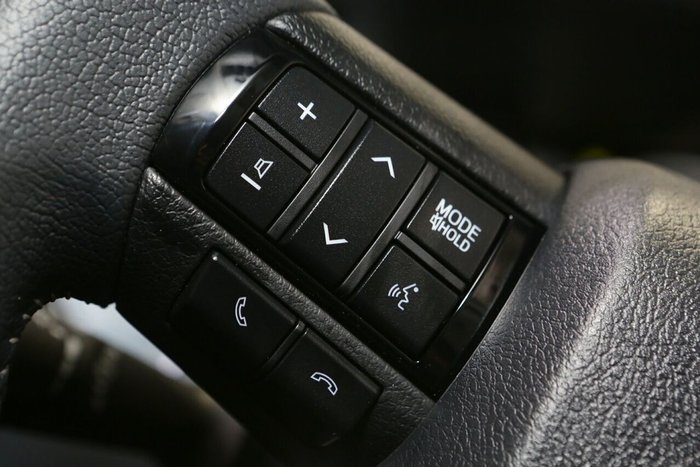 2025 Toyota Hilux SR5 48V