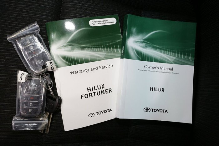 2025 Toyota Hilux SR5 48V