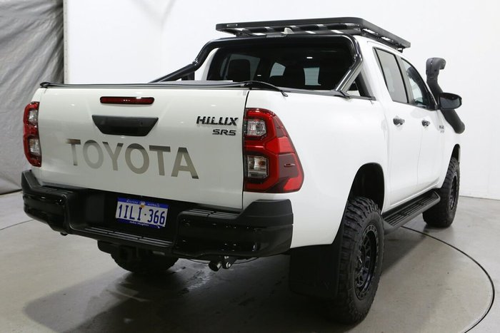 2025 Toyota Hilux SR5 48V