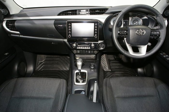 2025 Toyota Hilux SR5 48V