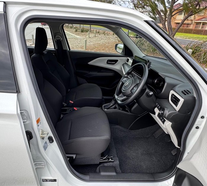 2025 Suzuki Swift Hybrid UZ Pure White