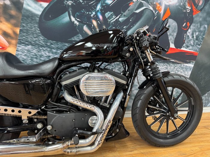 2011 HARLEY-DAVIDSON XL883 IRON 883 BLACK