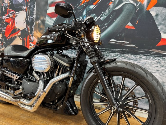 2011 HARLEY-DAVIDSON XL883 IRON 883 BLACK