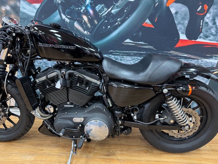 2011 HARLEY-DAVIDSON XL883 IRON 883 BLACK