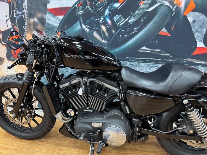 2011 HARLEY-DAVIDSON XL883 IRON 883 BLACK