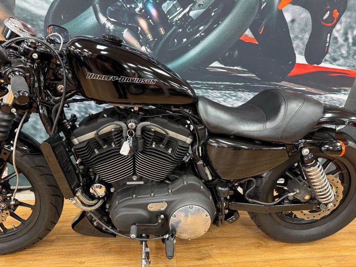 2011 HARLEY-DAVIDSON XL883 IRON 883 BLACK