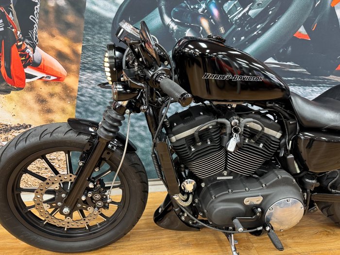 2011 HARLEY-DAVIDSON XL883 IRON 883 BLACK