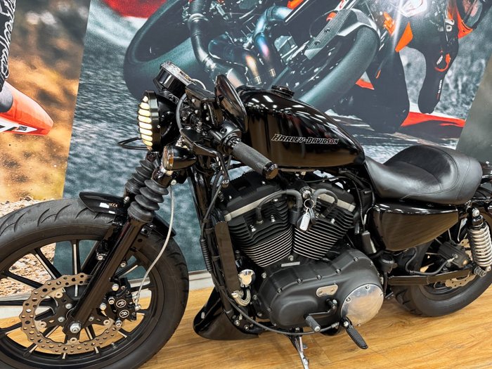 2011 HARLEY-DAVIDSON XL883 IRON 883 BLACK