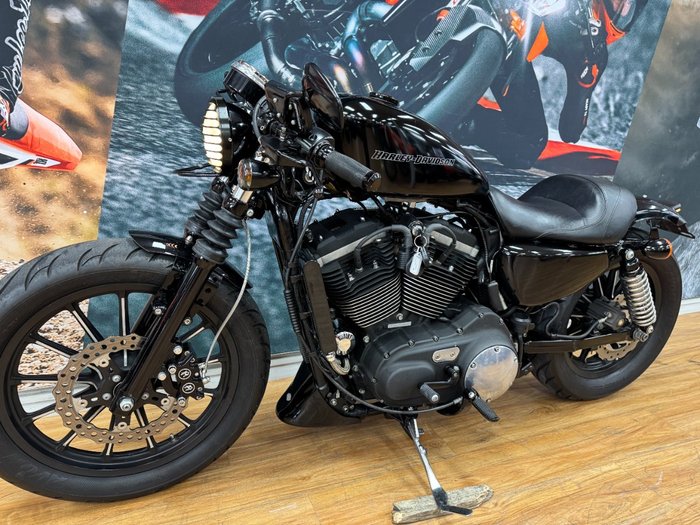 2011 HARLEY-DAVIDSON XL883 IRON 883 BLACK