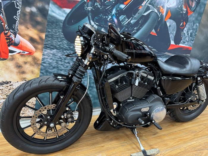 2011 HARLEY-DAVIDSON XL883 IRON 883 BLACK
