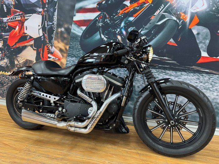2011 HARLEY-DAVIDSON XL883 IRON 883 BLACK