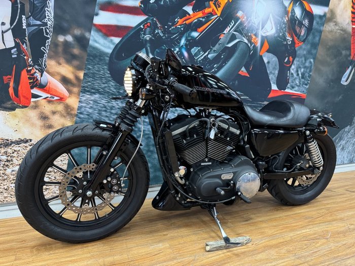 2011 HARLEY-DAVIDSON XL883 IRON 883 BLACK
