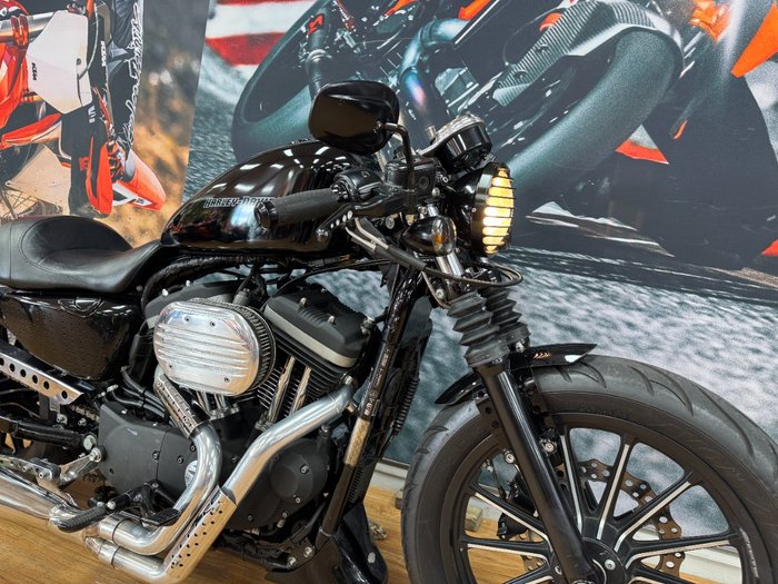 2011 HARLEY-DAVIDSON XL883 IRON 883 BLACK