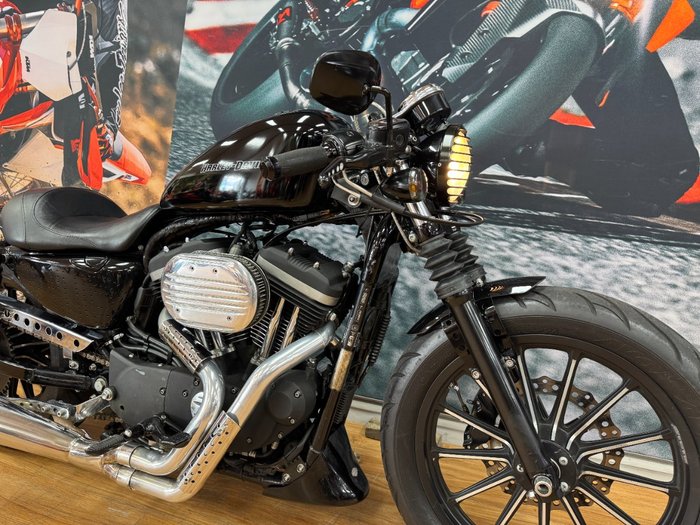 2011 HARLEY-DAVIDSON XL883 IRON 883 BLACK