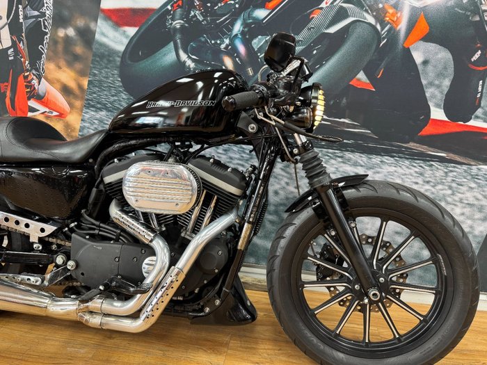 2011 HARLEY-DAVIDSON XL883 IRON 883 BLACK