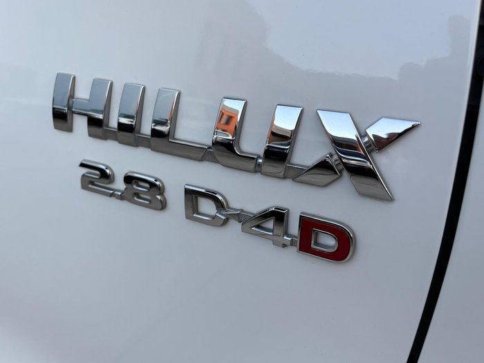 2022 Toyota Hilux SR