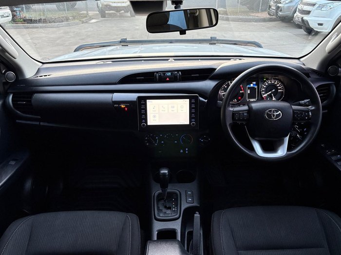 2022 Toyota Hilux SR