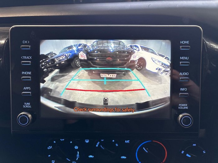2022 Toyota Hilux SR