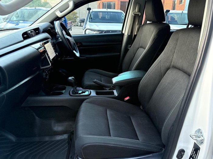 2022 Toyota Hilux SR