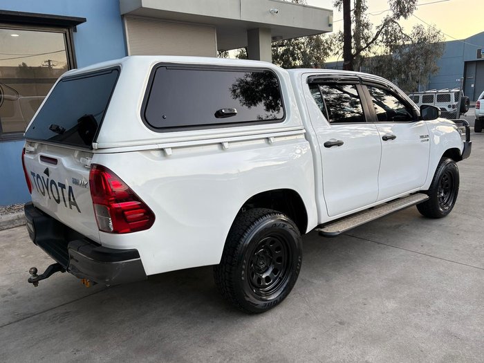 2022 Toyota Hilux SR