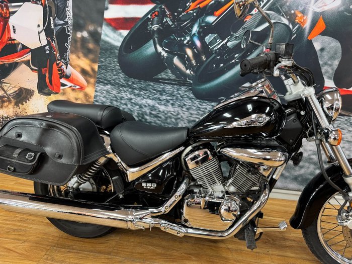 2010 Suzuki VL250 (LC250 INTRUDER) Black