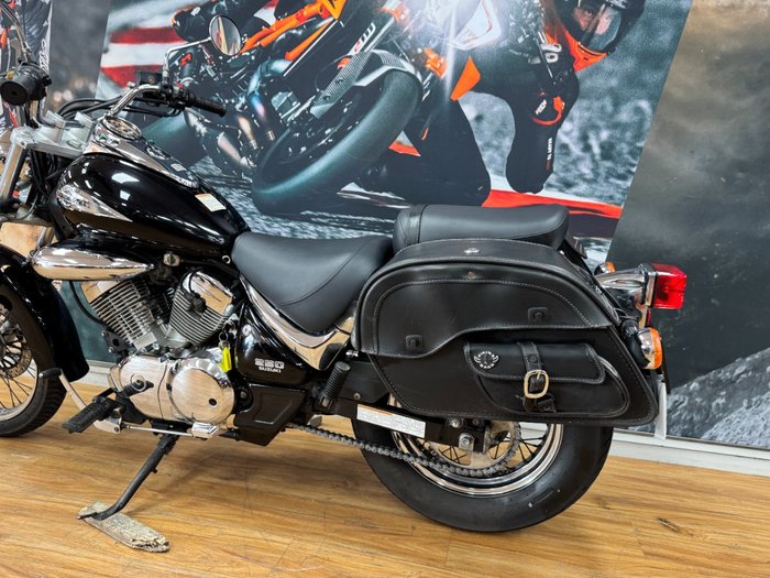 2010 Suzuki VL250 (LC250 INTRUDER) Black