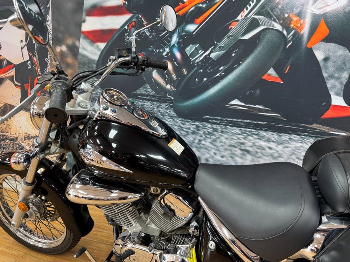 2010 Suzuki VL250 (LC250 INTRUDER) Black