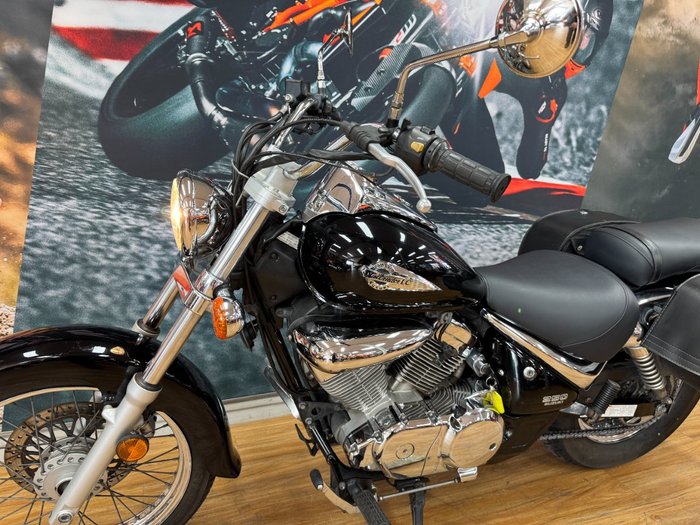 2010 Suzuki VL250 (LC250 INTRUDER) Black
