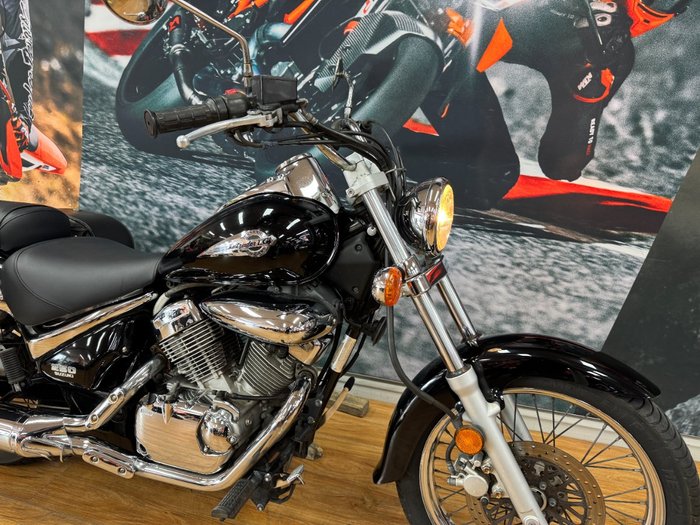 2010 Suzuki VL250 (LC250 INTRUDER) Black