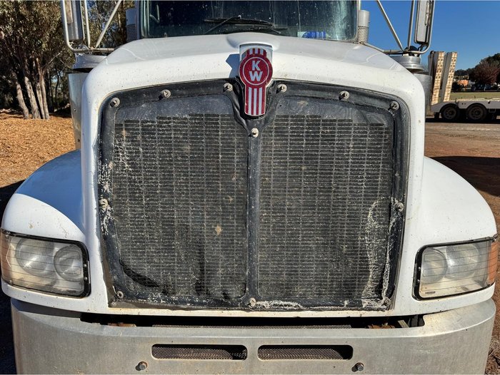 2010 KENWORTH T402 Truck & Dog Trailer Package