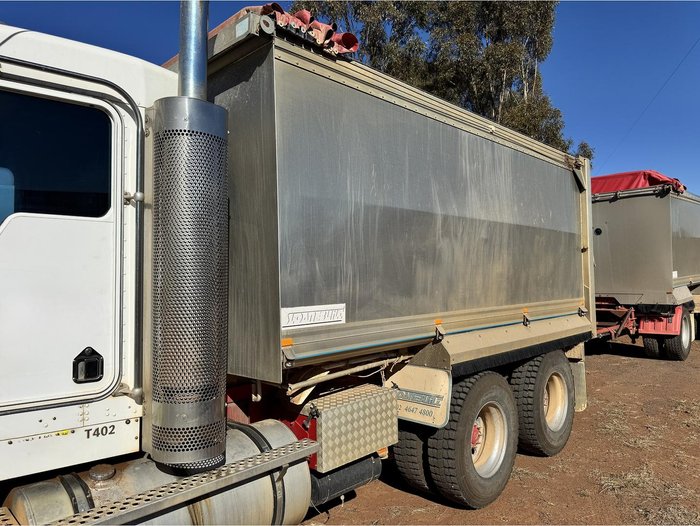 2010 KENWORTH T402 Truck & Dog Trailer Package