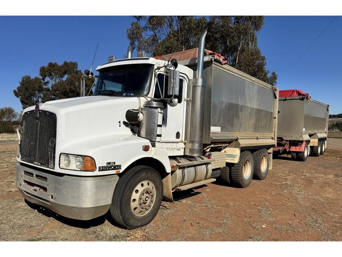 2010 KENWORTH T402 Truck & Dog Trailer Package