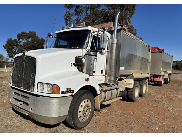2010 KENWORTH T402 Truck & Dog Trailer Package