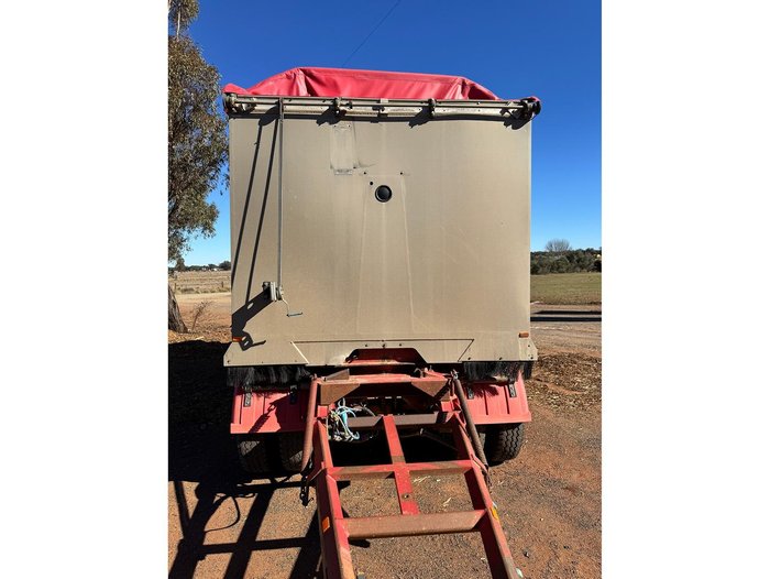 2010 KENWORTH T402 Truck & Dog Trailer Package
